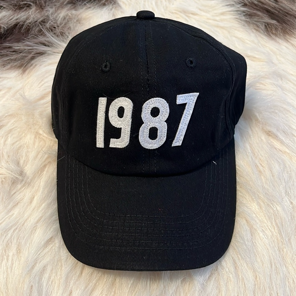 Black 100% cotton baseball cap.